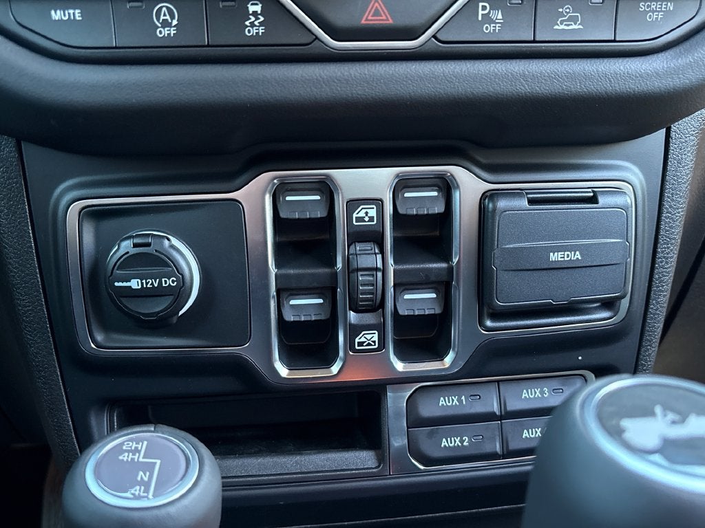 2027 Jeep Wrangler WRANGLER 4-DOOR SAHARA