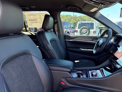 2027 Jeep Grand Cherokee GRAND CHEROKEE LAREDO ALTITUDE 4X2