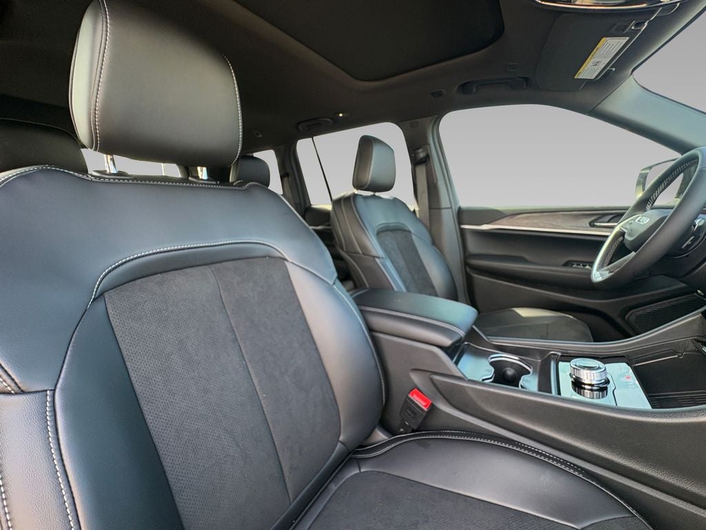 2026 Jeep Grand Cherokee GRAND CHEROKEE LAREDO ALTITUDE 4X2