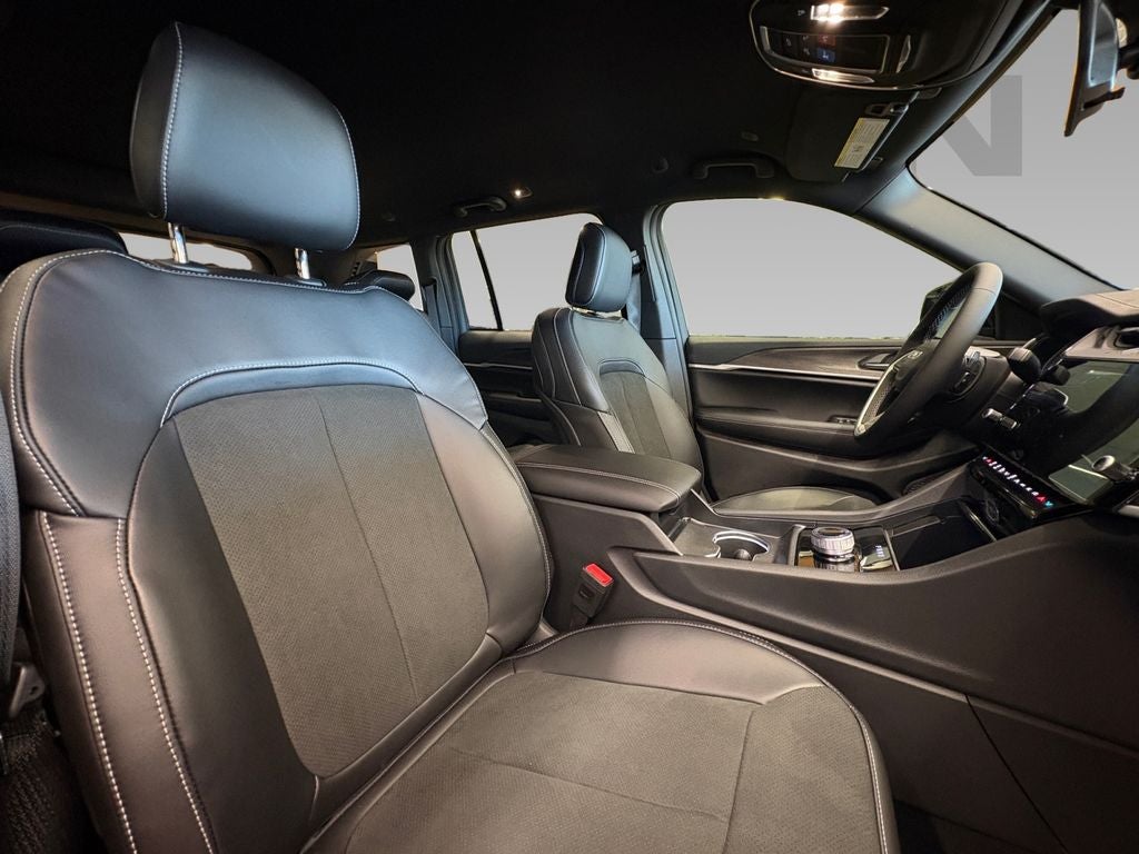 2026 Jeep Grand Cherokee GRAND CHEROKEE LAREDO ALTITUDE 4X2