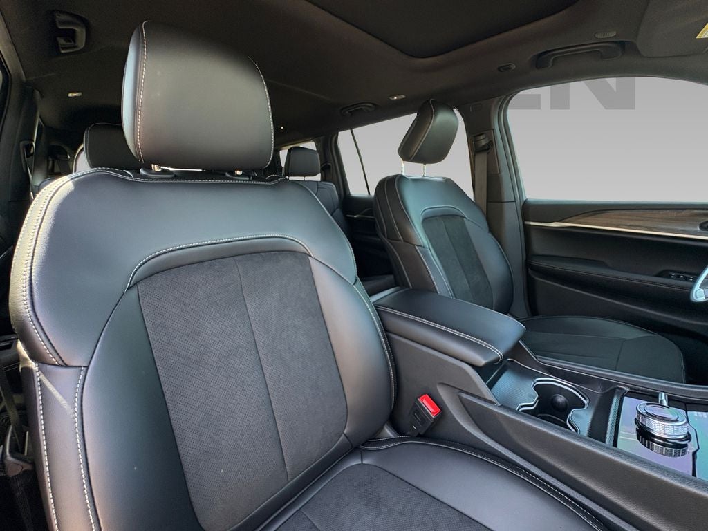 2026 Jeep Grand Cherokee GRAND CHEROKEE L LAREDO ALTITUDE 4X4