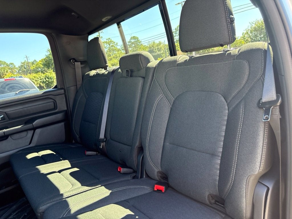 2027 RAM Ram 1500 RAM 1500 EXPRESS CREW CAB 4X2 5'7' BOX