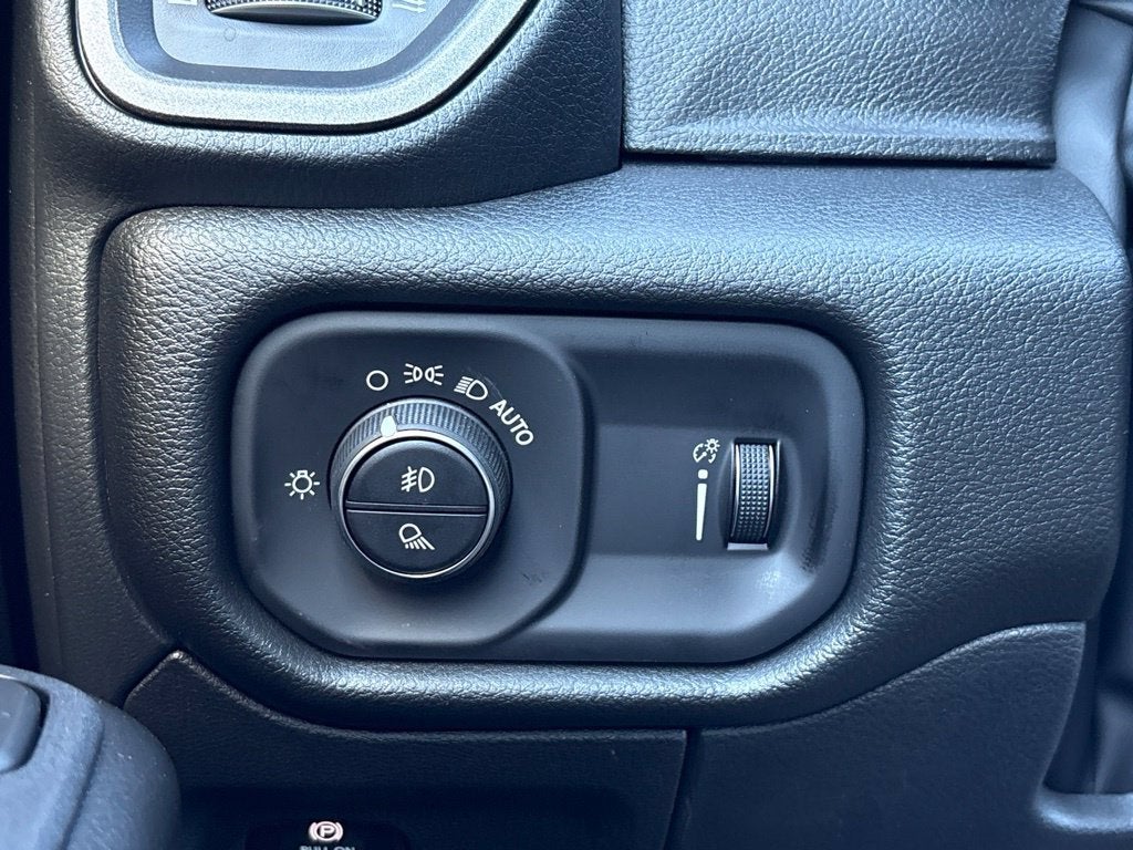 2027 RAM Ram 1500 RAM 1500 EXPRESS CREW CAB 4X2 5'7' BOX