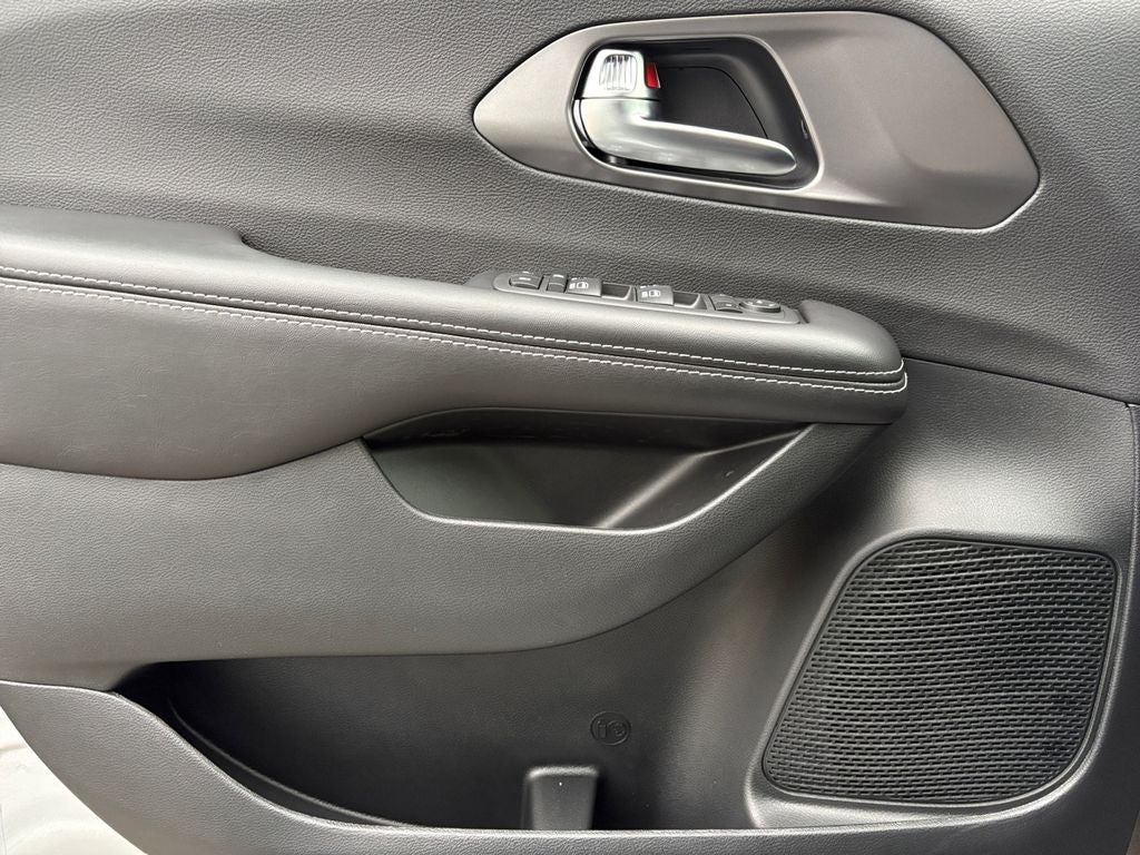 2026 Chrysler Voyager VOYAGER LX