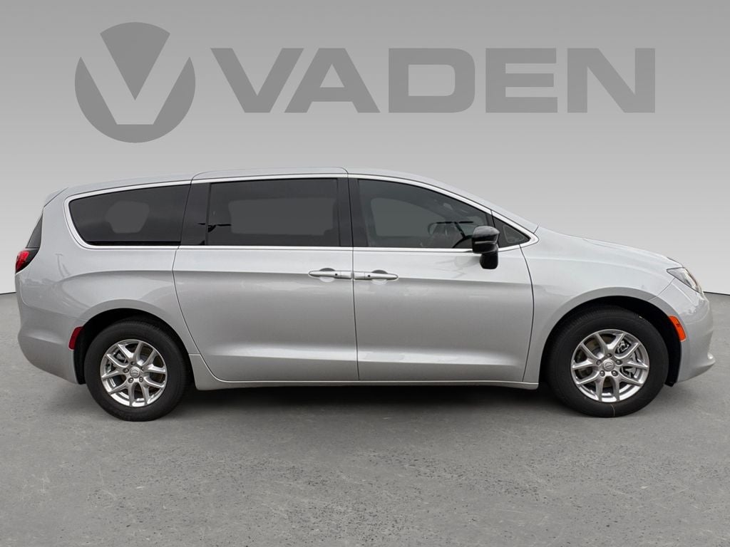 2026 Chrysler Voyager VOYAGER LX