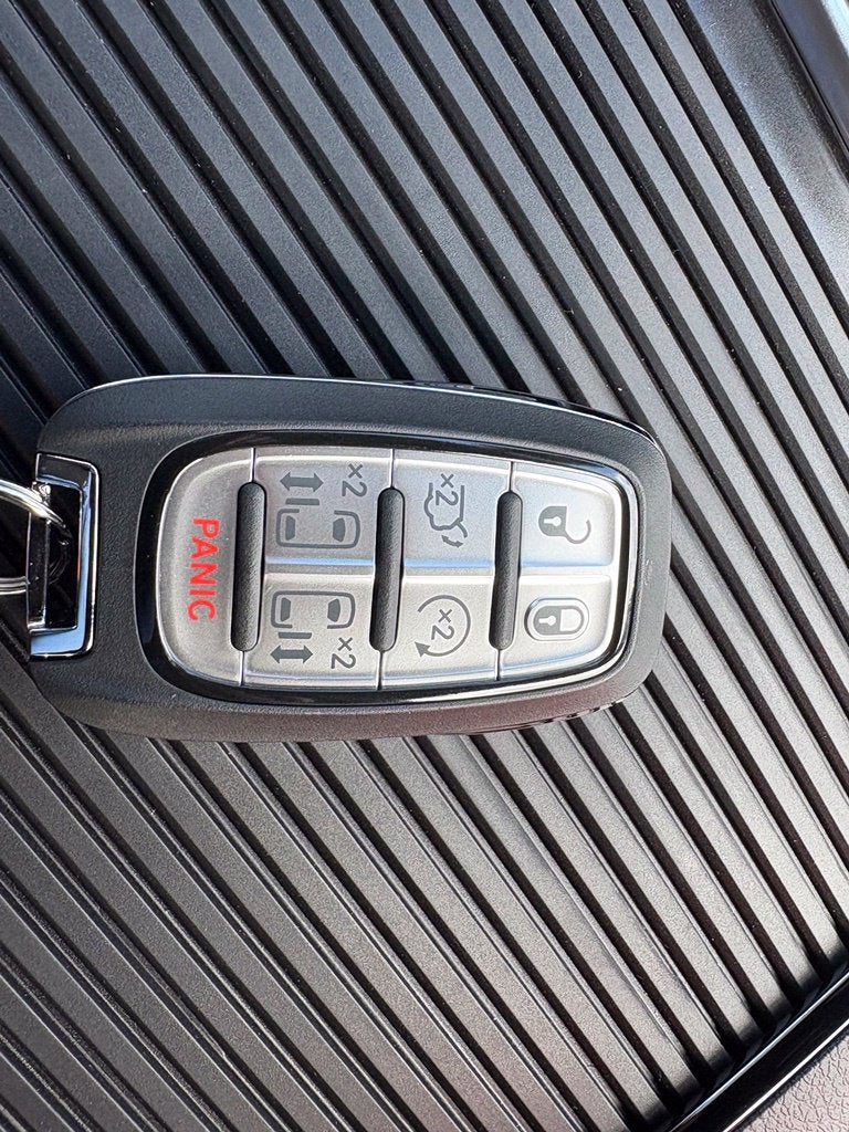 2027 Chrysler Pacifica PACIFICA LIMITED