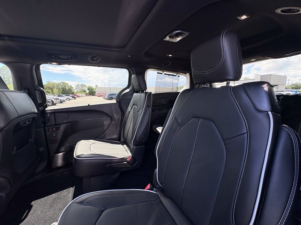 2027 Chrysler Pacifica PACIFICA LIMITED