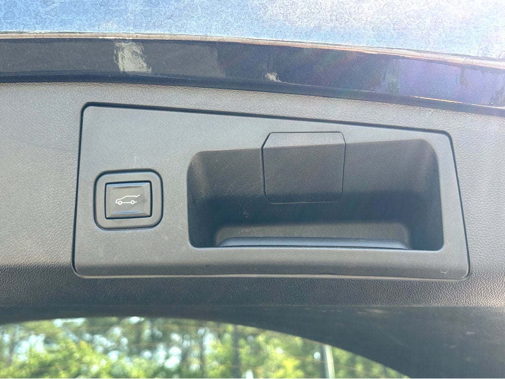 2023 Cadillac XT4 FWD Premium Luxury