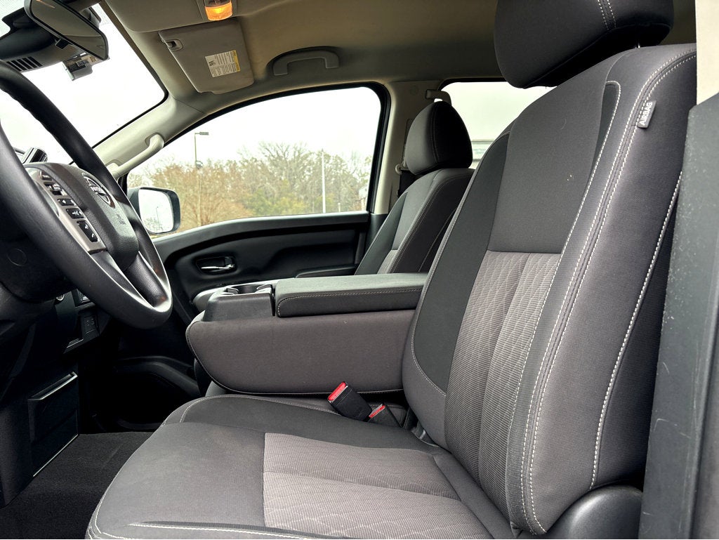 2023 Nissan Titan SV