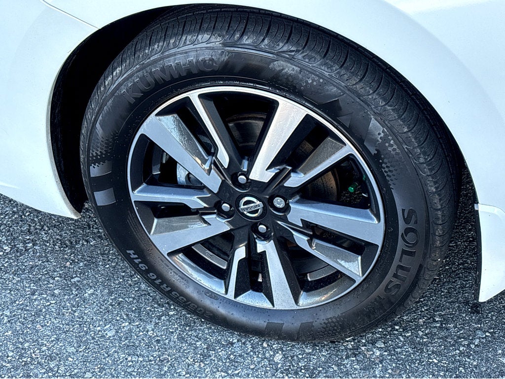 2022 Nissan Versa SV