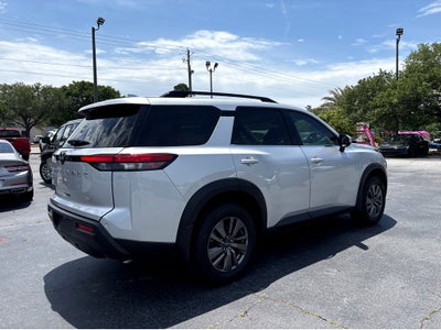 2024 Nissan Pathfinder SV
