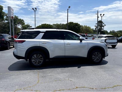 2024 Nissan Pathfinder SV