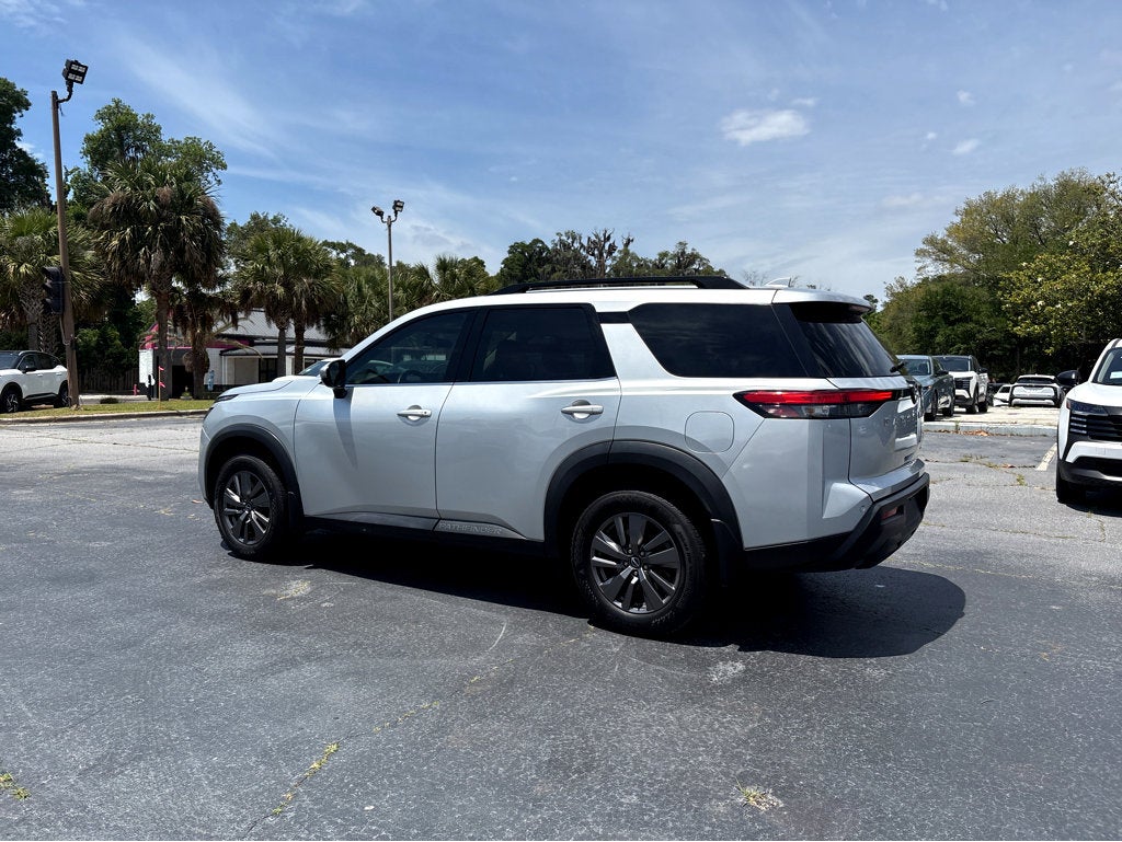 2024 Nissan Pathfinder SV