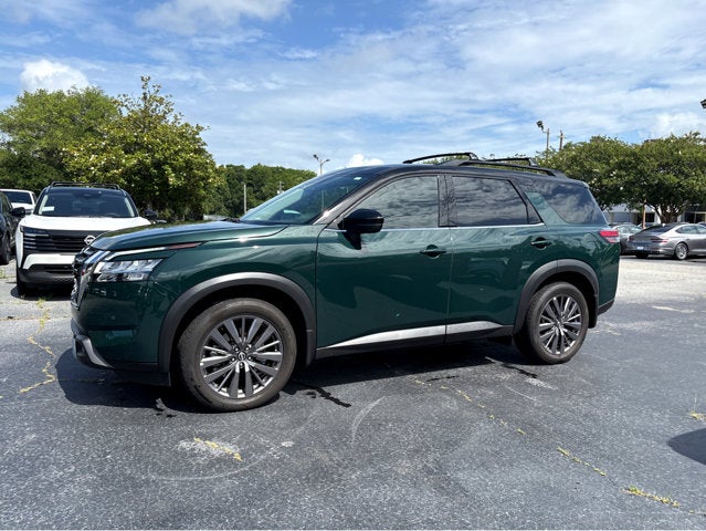 2024 Nissan Pathfinder SL