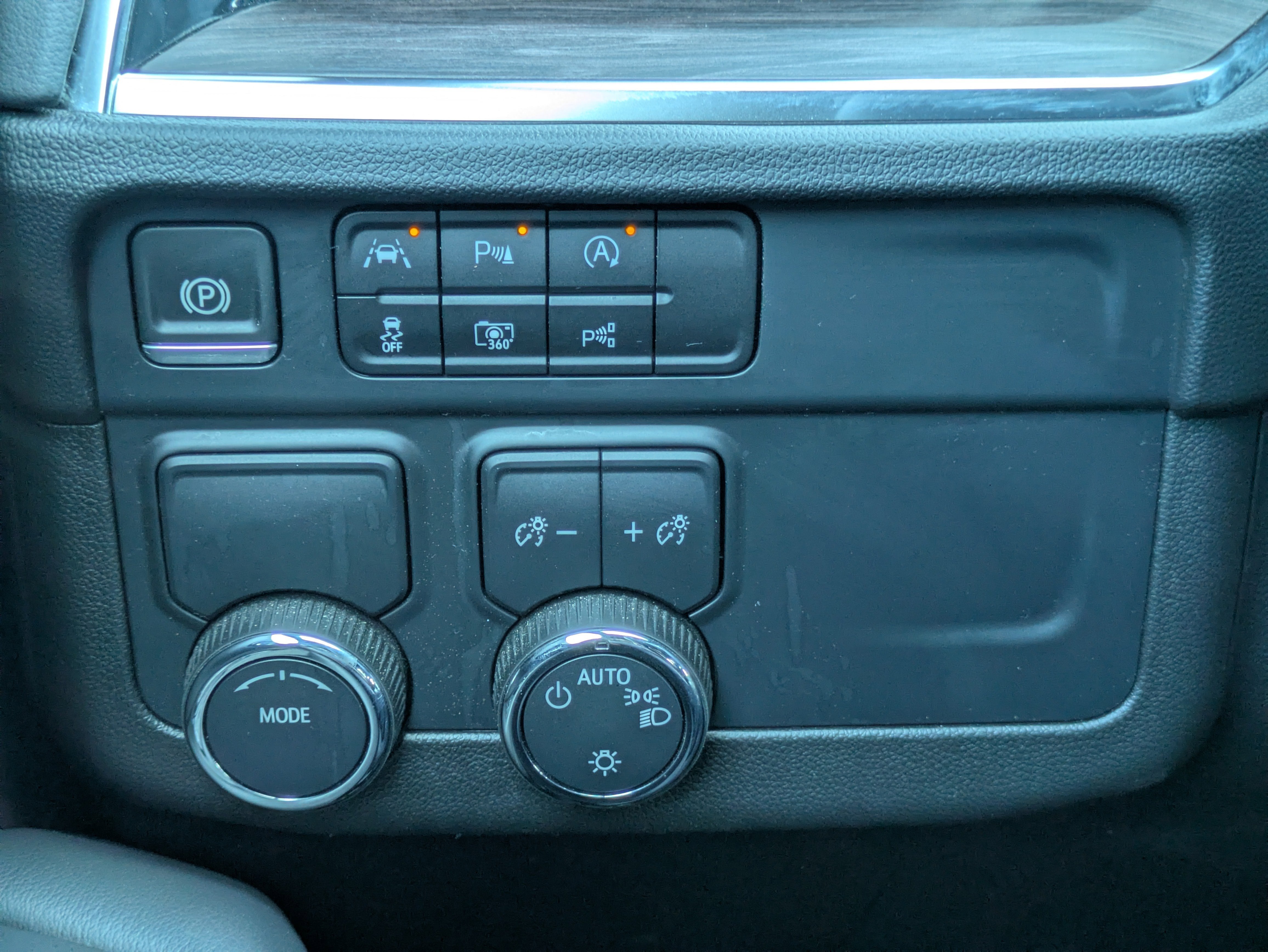 2025 Chevrolet Suburban LS