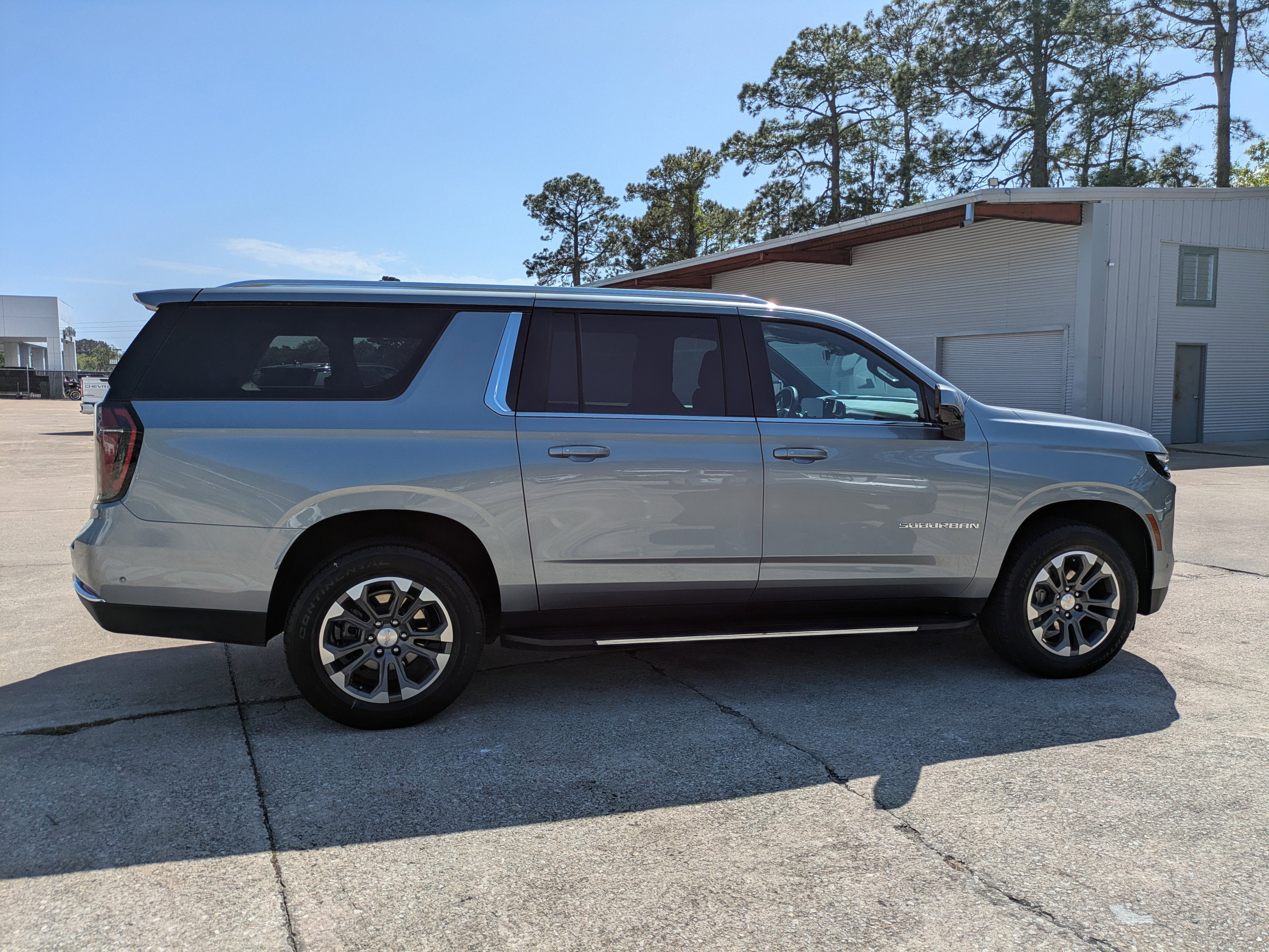 2025 Chevrolet Suburban LS