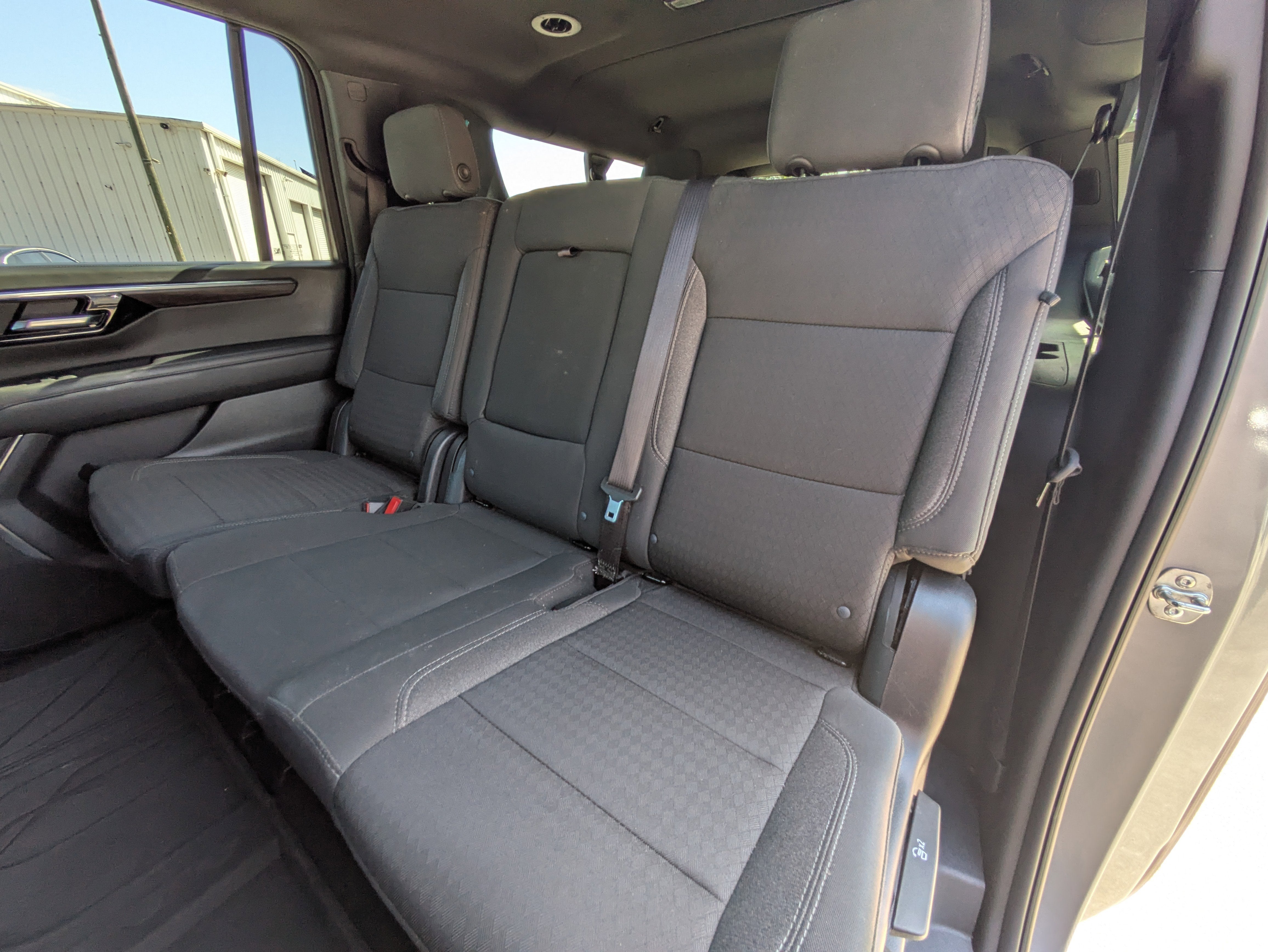 2025 Chevrolet Suburban LS