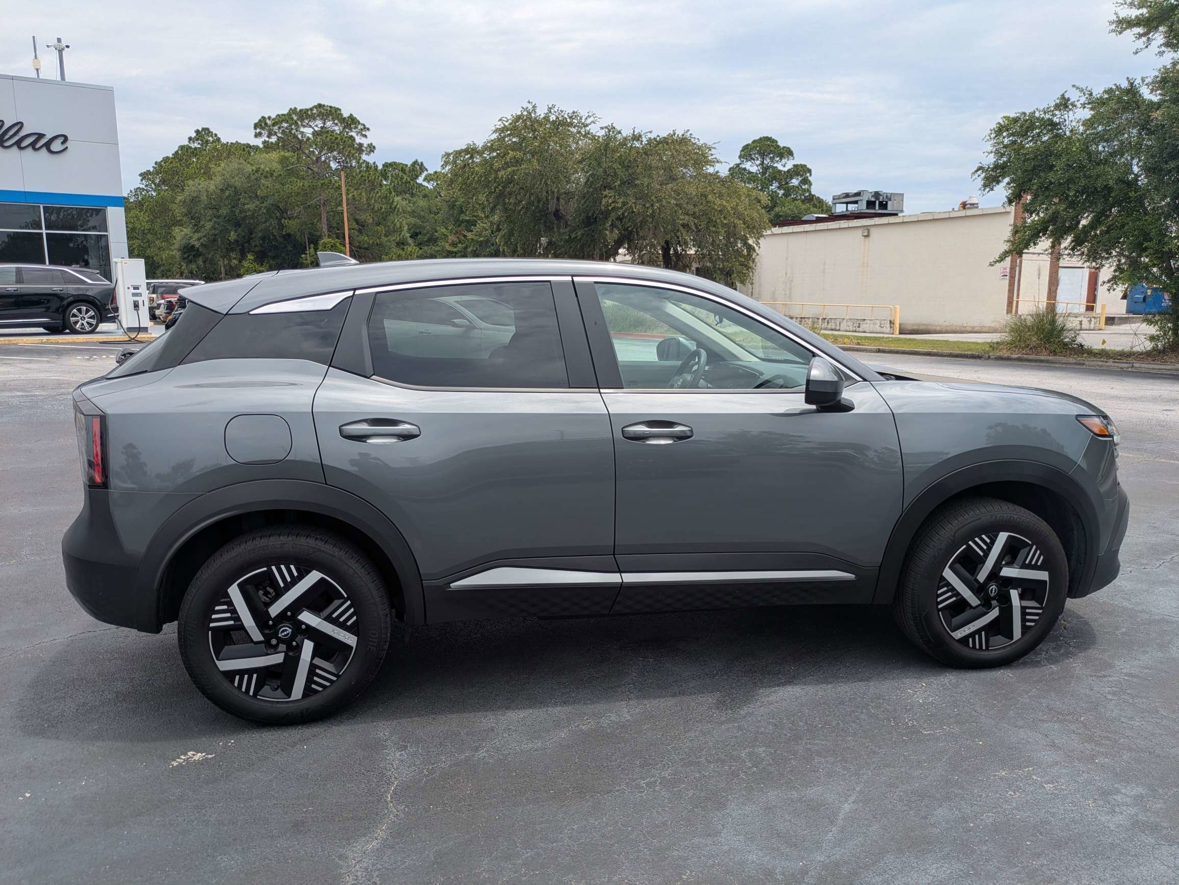 2025 Nissan Kicks SV