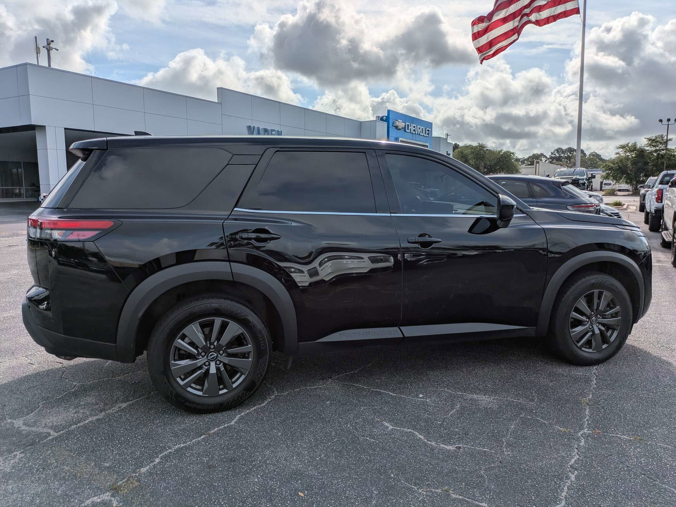 2024 Nissan Pathfinder S