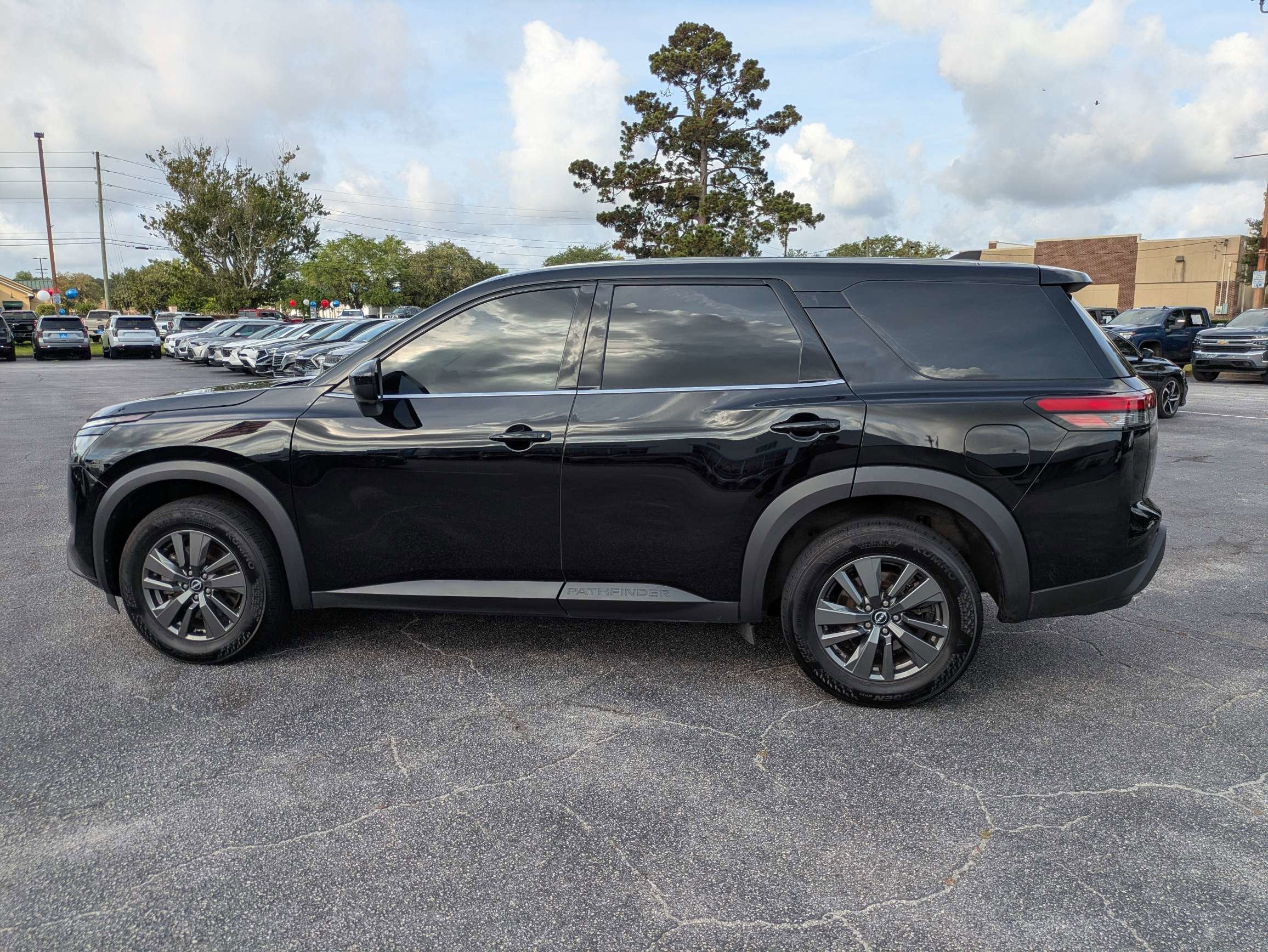 2024 Nissan Pathfinder S