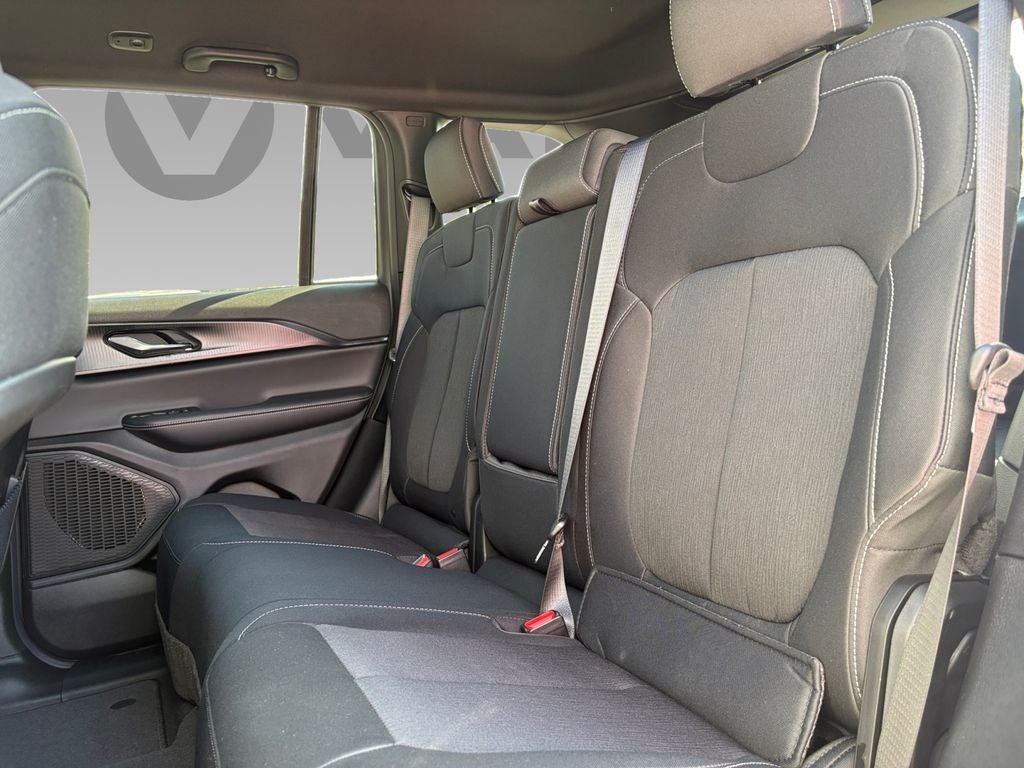 2026 Jeep Grand Cherokee GRAND CHEROKEE LAREDO 4X2