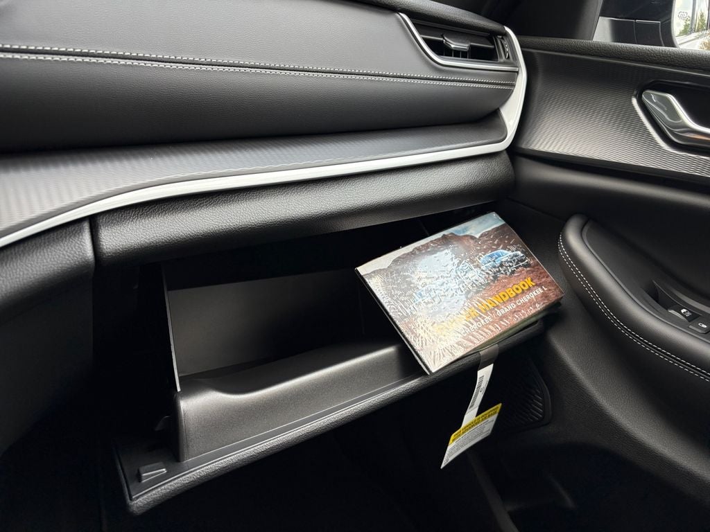 2025 Jeep Grand Cherokee GRAND CHEROKEE LAREDO X 4X2