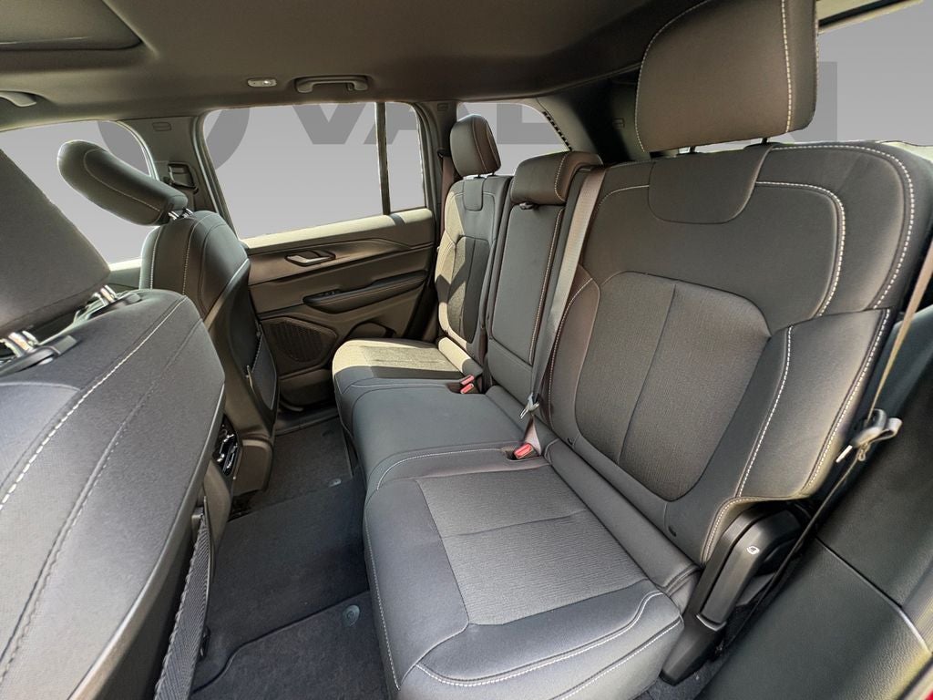 2025 Jeep Grand Cherokee GRAND CHEROKEE LAREDO X 4X2