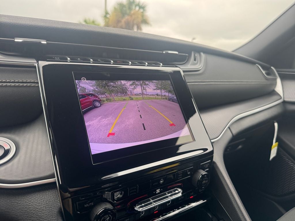 2025 Jeep Grand Cherokee GRAND CHEROKEE LAREDO X 4X2