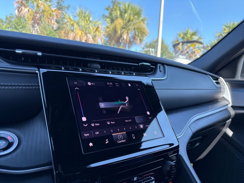 2025 Jeep Grand Cherokee GRAND CHEROKEE LAREDO 4X4