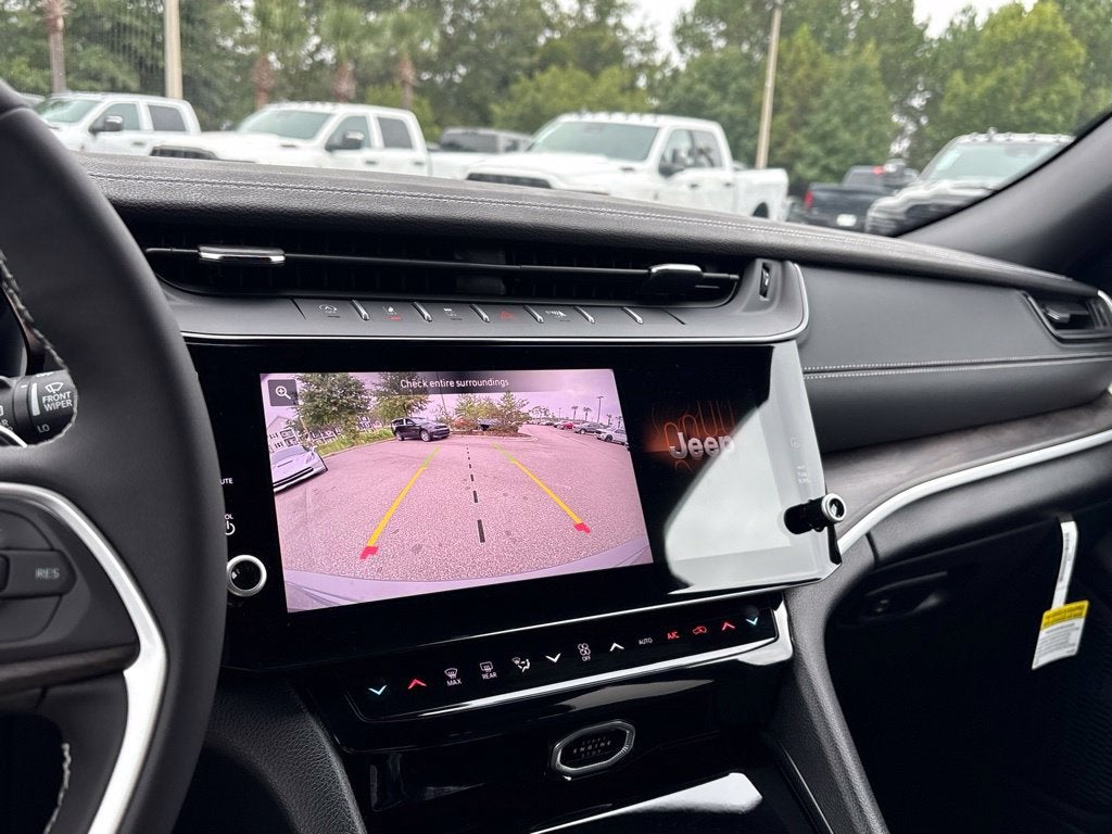2027 Jeep Grand Cherokee GRAND CHEROKEE LAREDO ALTITUDE 4X4
