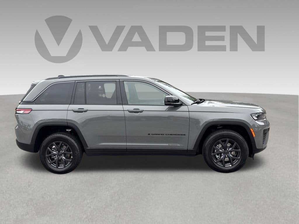 2027 Jeep Grand Cherokee GRAND CHEROKEE LAREDO ALTITUDE 4X4