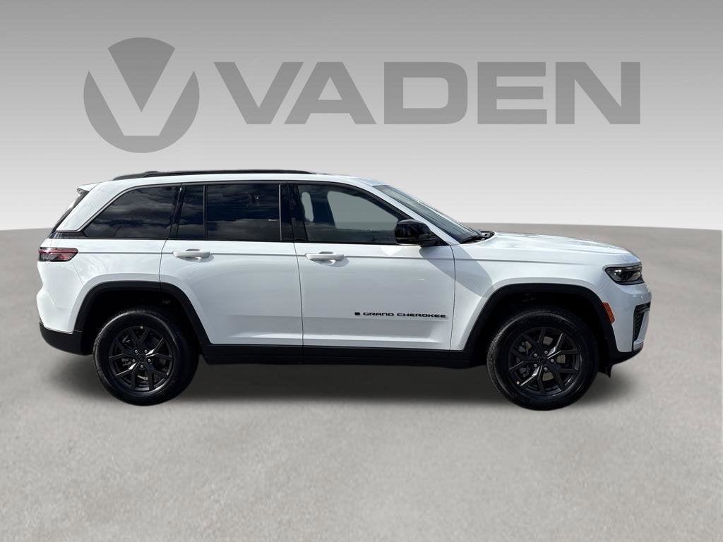 2027 Jeep Grand Cherokee GRAND CHEROKEE LAREDO ALTITUDE 4X4