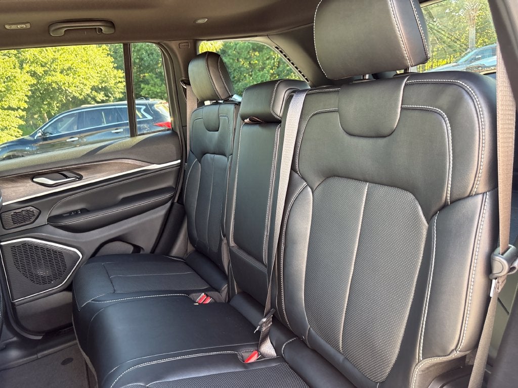 2027 Jeep Grand Cherokee GRAND CHEROKEE LIMITED RESERVE 4X4
