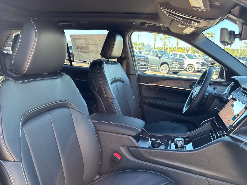 2027 Jeep Grand Cherokee GRAND CHEROKEE LIMITED RESERVE 4X4