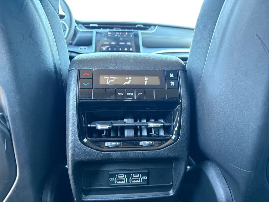 2023 Jeep Grand Cherokee L Laredo 4x2