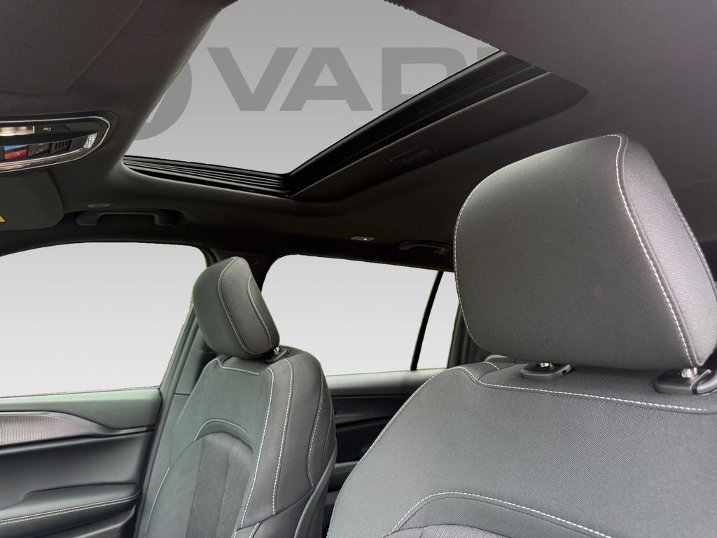 2025 Jeep Grand Cherokee GRAND CHEROKEE L LAREDO X 4X4