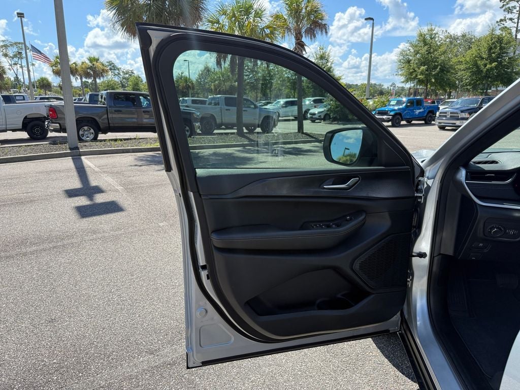 2025 Jeep Grand Cherokee GRAND CHEROKEE L LAREDO 4X4