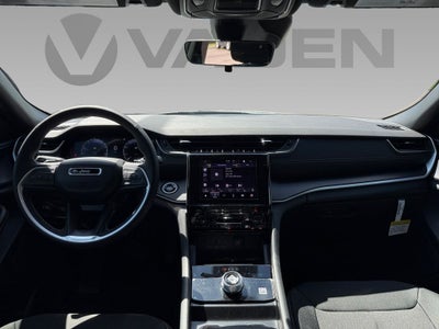 2025 Jeep Grand Cherokee GRAND CHEROKEE L LAREDO 4X4