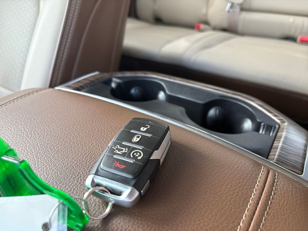 2019 RAM 1500 Laramie Crew Cab 4x4 5'7' Box