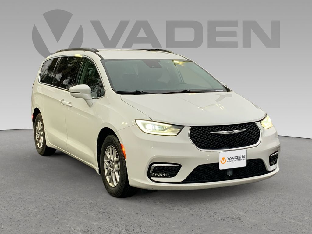 2022 Chrysler Pacifica Touring L's photo