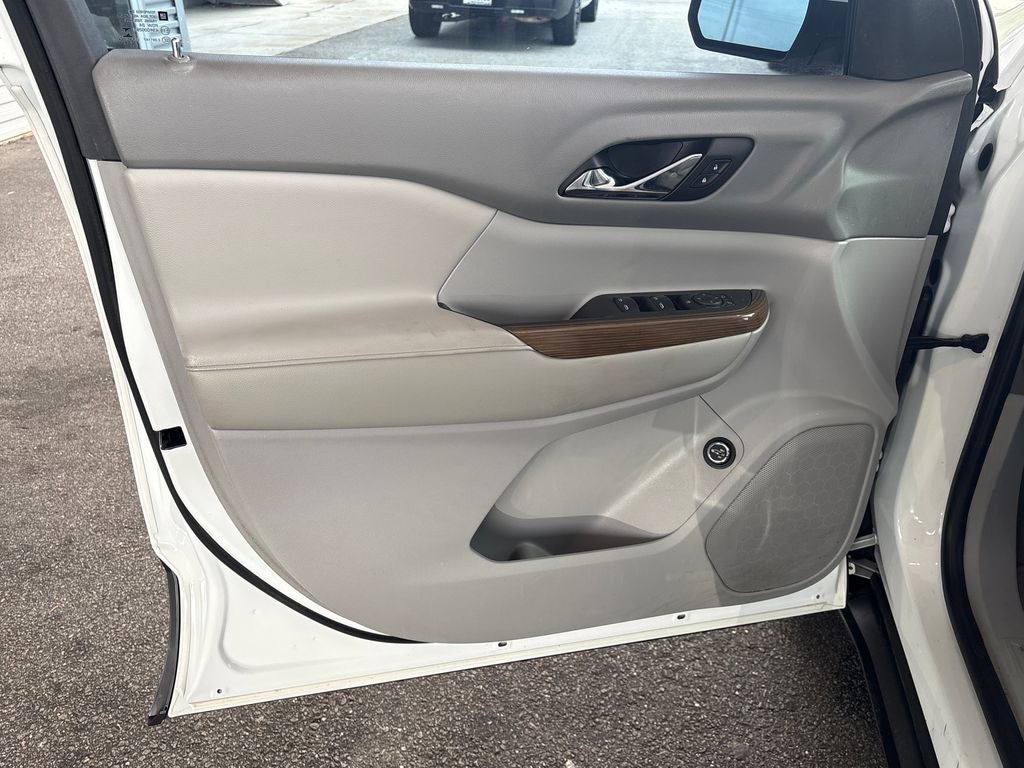 2017 GMC Acadia SLE-2