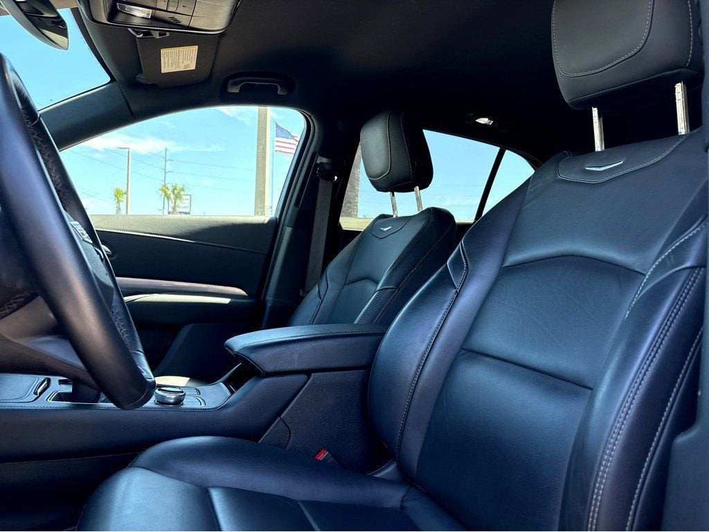 2025 Cadillac XT4 Premium Luxury