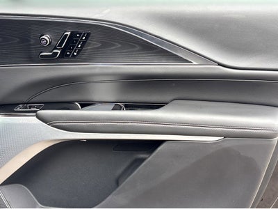 2025 Cadillac LYRIQ Luxury 2