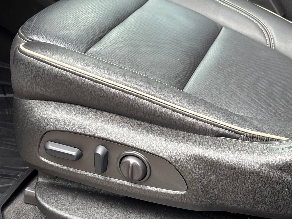 2023 Chevrolet Traverse Base