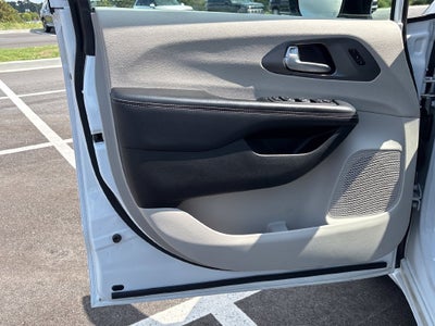 2024 Chrysler Pacifica Base