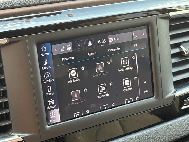 2023 Chrysler Voyager LX