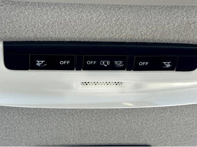 2022 Nissan Kicks SR