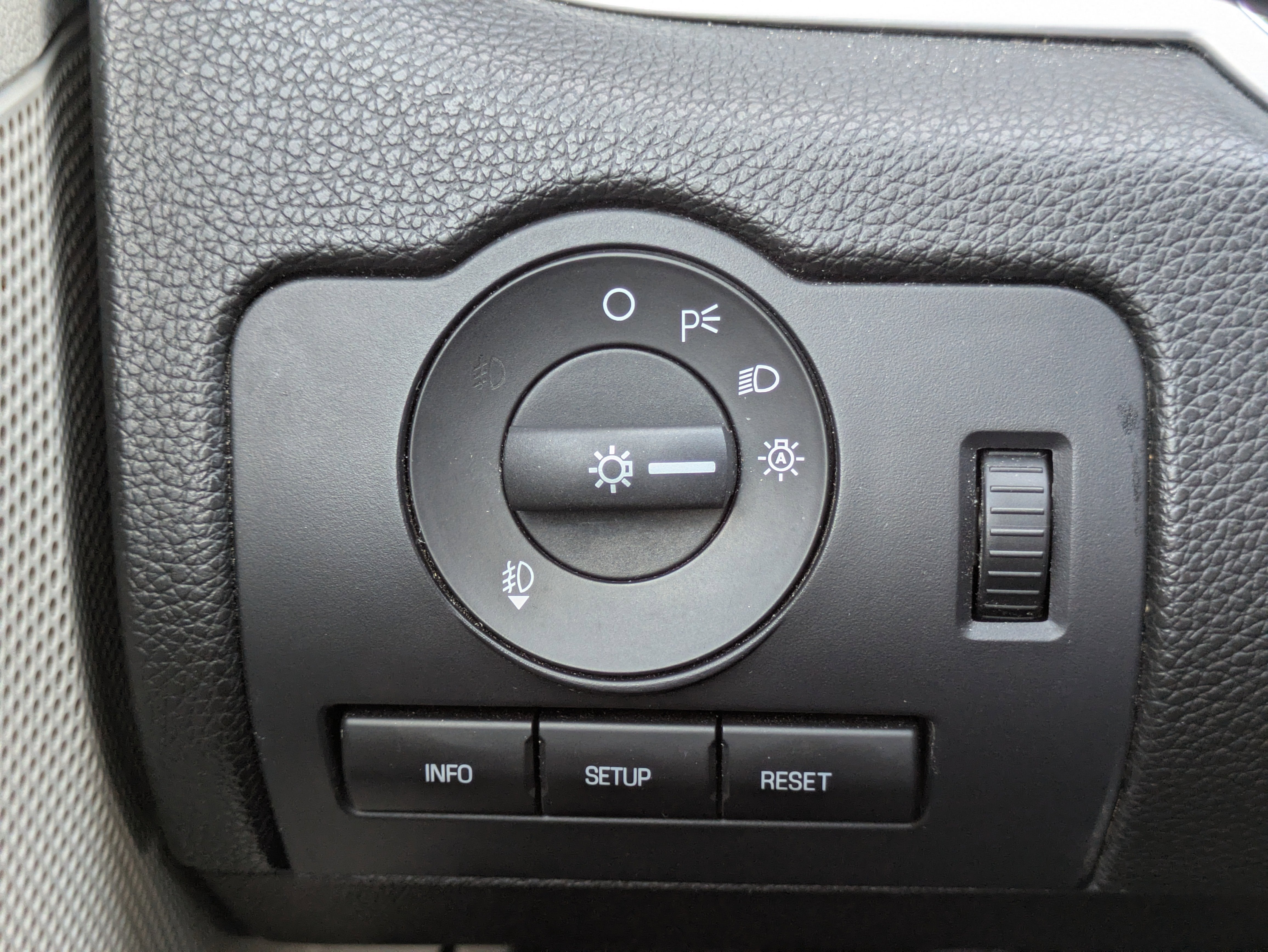 2011 Ford Mustang V6