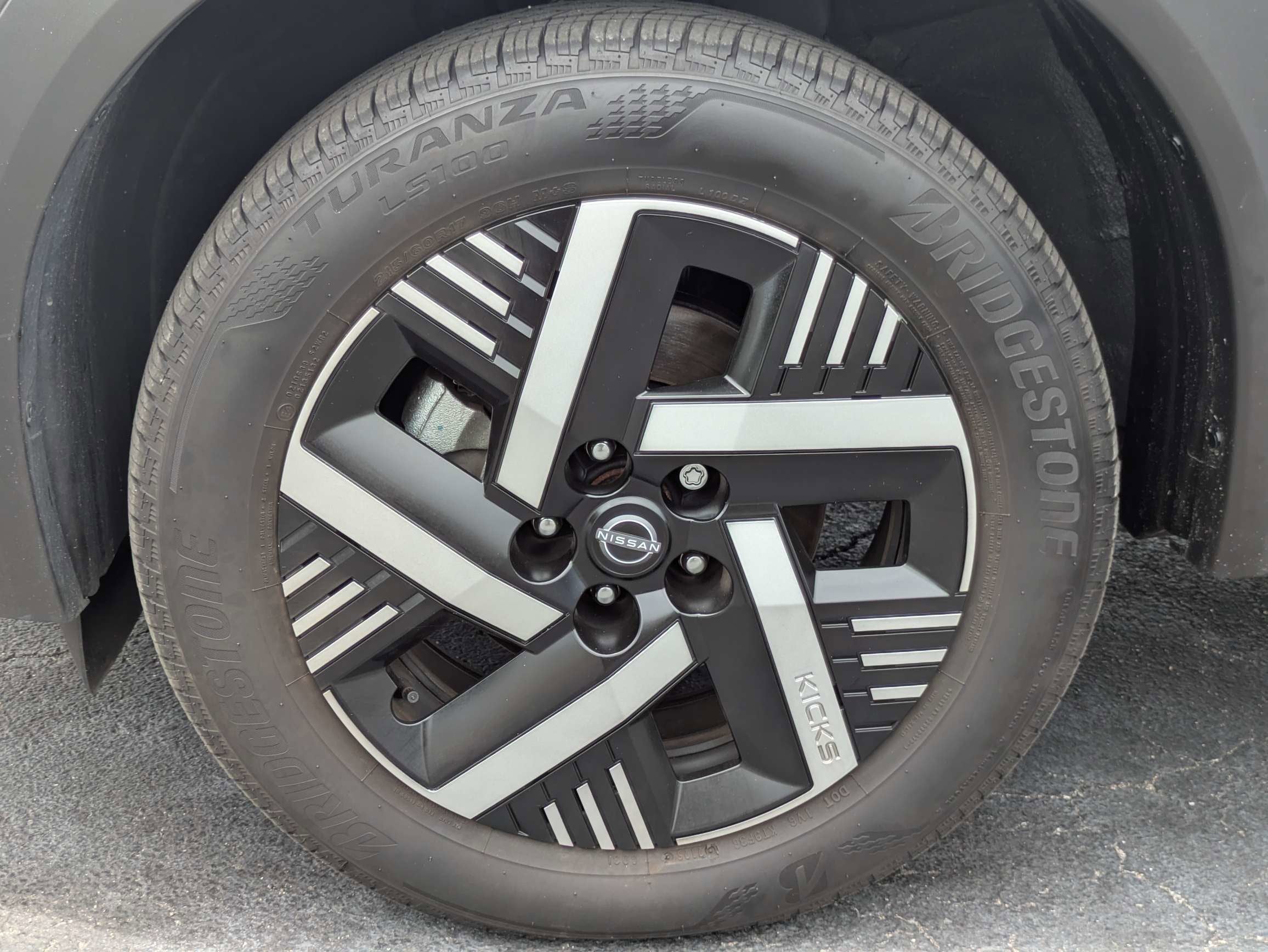 2025 Nissan Kicks SV FWD