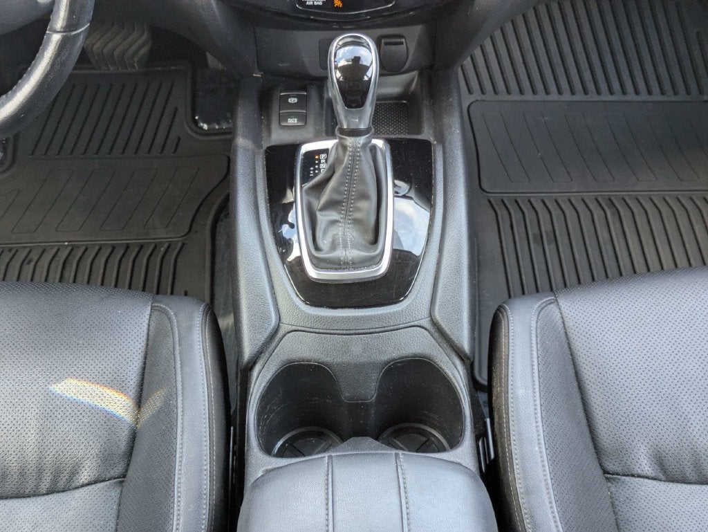 2022 Nissan Rogue Sport SL FWD Xtronic CVT